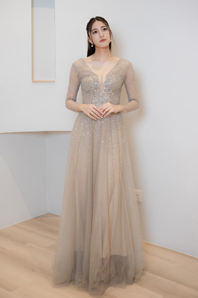 Cover image for Winter mother of the bride dresses: warmth without losing formality
